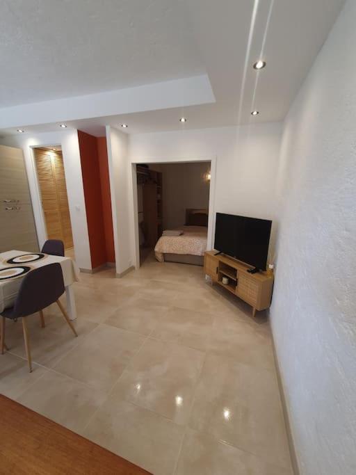 Appartement 30 M De La Plage Grimaud Extérieur photo